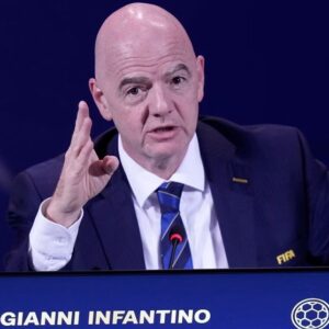 مداخله اینفانتینو برای جلوگیری از افشاگری مجری مراسم قرعه‌کشی جام جهانی+عکس