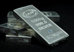 قیمت نقره برای نخستین بار از مرز 60 دلار عبور کرد