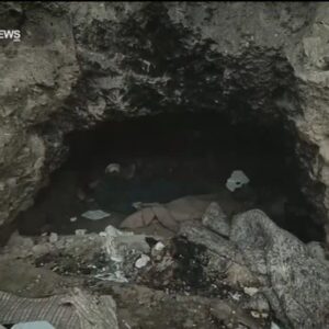 “دخمه‌خوابی” و “غارخوابی” در قلب گلستان ایران/‌ ته خط زندگی در زیر پای تاریخ + فیلم