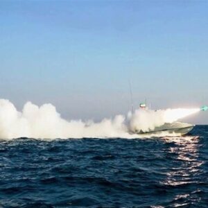 شلیک همزمان موشک‌های بالستیک و کروز سپاه در رزمایش اقتدار