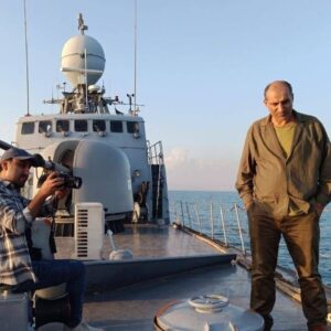 روایتی واقعی از 26 ساعت زندگی در آب سرد خلیج فارس / “عمق میدان” در سینما حقیقت