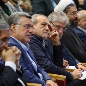 پزشکیان: راه‌حل مشکلات کشور وفاق و همدلی است/ توضیح درباره قیمت بنزین