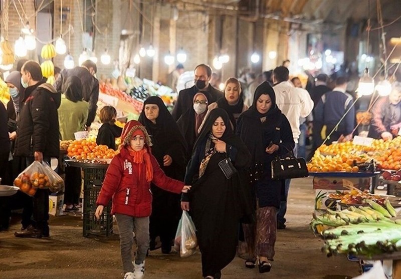 گزارش میدانی تسنیم از بازار شب چله/ یلدا هم لوکس شد/ گرانی خانواده‌ها را هم کوچک کرد