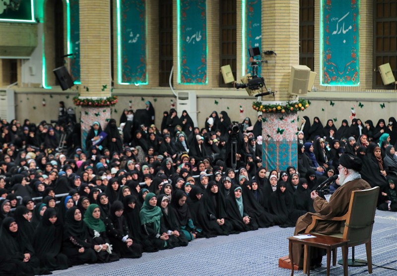 چرا رهبر انقلاب معتقدند که حجاب  می‌تواند سبب گرایش  زنان غربی به اسلام شود؟