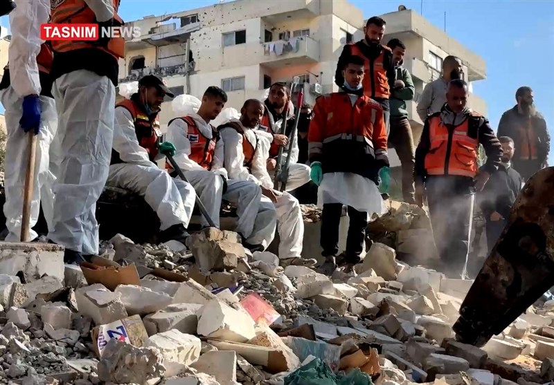 عملیات تیم نجات غزه برای یافتن پیکر 117 شهید یک خانواده فلسطینی