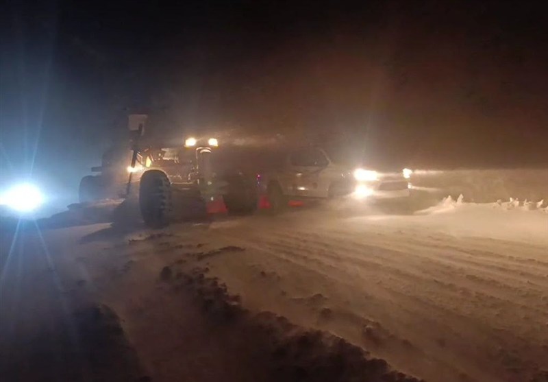 بارش سنگین برف در گردنه الماس/ محدودیت تردد در محور تالش-خلخال