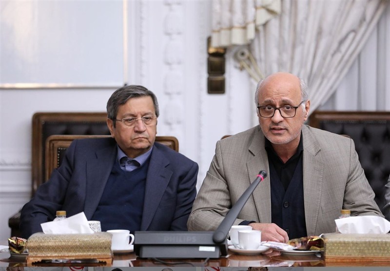 حضور همتی در جلسه رئیس جمهور با فعالان اقتصادی