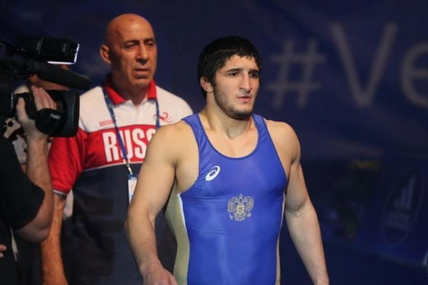 جدال دیدنی روس‌ها در لیگ ایران؛ شاه‌ماهی کشتی ایران روی تشک می‌رود