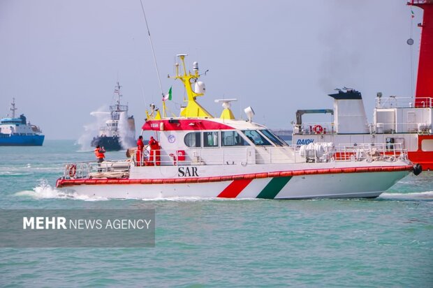 انتقال اضطراری یک بیمار از قشم به بندرعباس با شناور ناجی