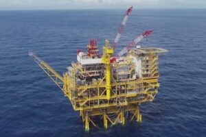 احیای سرمایه‌گذاری نفتی؛ تکیه بر مدل‌های داخلی و صندوق توسعه ملی