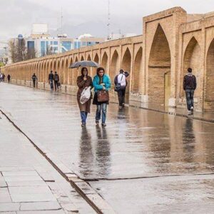 هوای اصفهان بارانی و قابل قبول است؛ شاخص قهجاورستان بر مدار بنفش