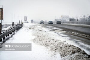 بارش برف در محورهای مواصلاتی استان زنجان
