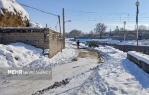 ناصری: راه ارتباطی ۲۰ روستای فریمان به دلیل بارش برف مسدود است