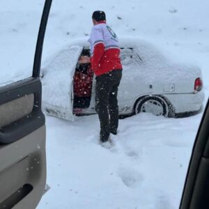 امدادرسانی به ۶۳ خانوار کهگیلویه و بویراحمد درگیر در برف و آبگرفتگی
