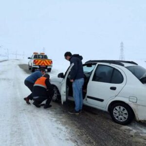 آماده باش آذربایجان غربی در پی بارش برف؛ جاده ها مه آلو و لغزنده هستند