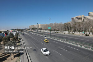 فرسودگی آسفالت برخی جاده های قم؛ زنگ خطر استهلاک خودروها