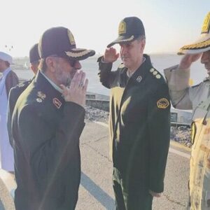 بازدید فرمانده کل انتظامی از یگان‌های مرزی دریایی بندرعباس