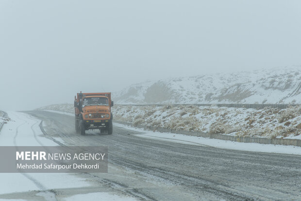 کولاک شدید در محور پیرانشهر-تمرچین؛ رانندگان نکات ایمنی را رعایت کنند