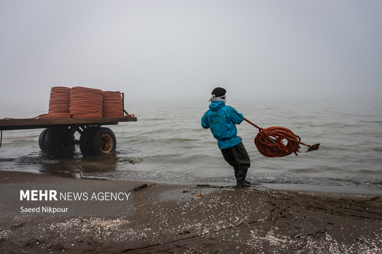 نفس صیاد به دریا بند است؛ معیشت سخت صیادان شمال