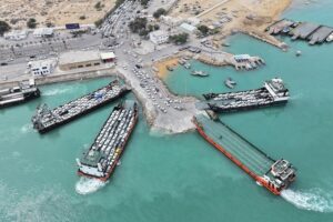 ازسرگیری فعالیت بنادر لافت و پل پس از بهبود شرایط جوی