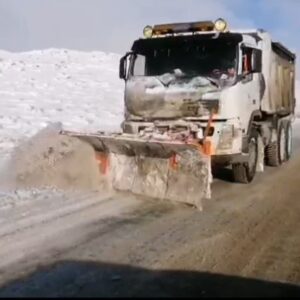بیش از ۲ هزار کیلومتر باند در محورهای مواصلاتی کرمانشاه برف‌روبی شد