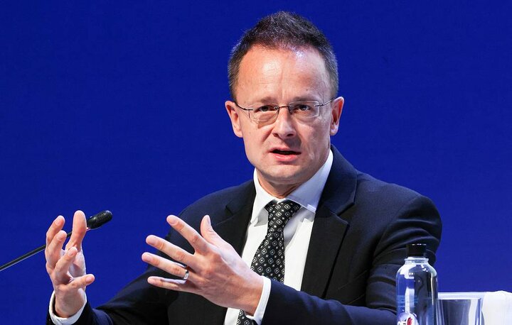 سیارتو: مجارستان در برابر تحریم‌های بیشتر علیه روسیه می‌ایستد