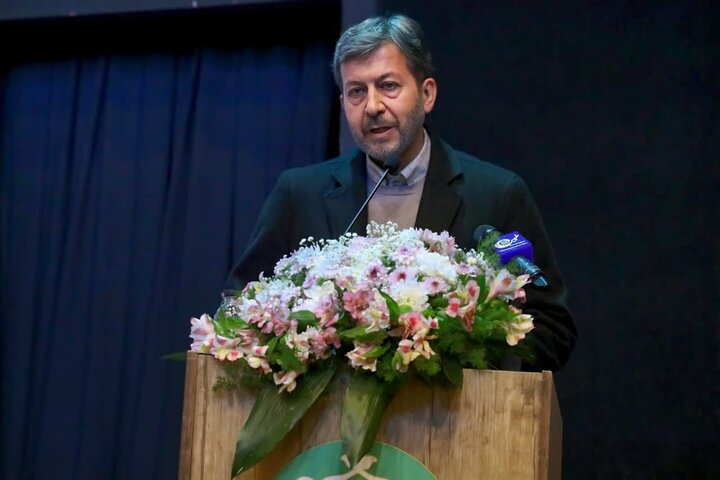 استاندار اصفهان: بارگذاری صنایع بزرگ بر زاینده‌رود متوقف شد