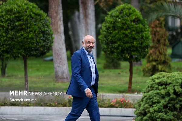 وزیر کار از مراکز درمانی گرمسار و ایوانکی بازدید کرد