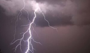 صاعقه منجر به فوت یک نفر در دهلران شد