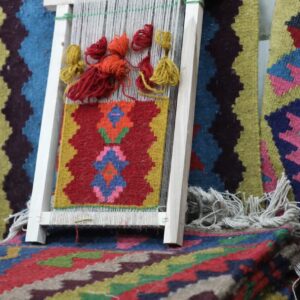 شهر ملی «گلیم ورنی عنبران» و چشم‌انداز جهانی‌شدن آن