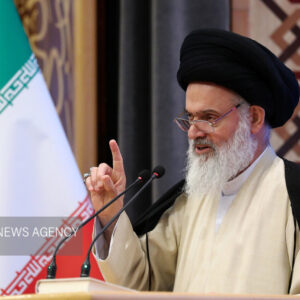 حسینی بوشهری: پایبندی آیت‌الله یزدی به اصول و تکلیف بی‌نظیر بود