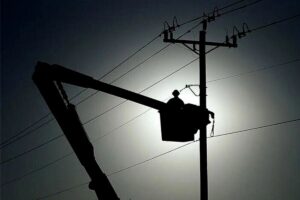 قطعی برق ۱۰ ساعته در برخی محلات بندرعباس