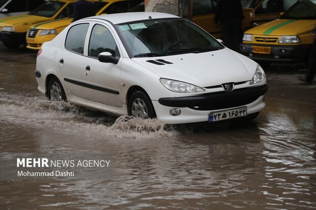 آبگرفتگی معابر شهر دهلران بر اثر شدت بارش باران