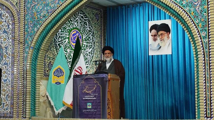 انتقاد امام جمعه یاسوج از نگاه ابزاری غرب به زن