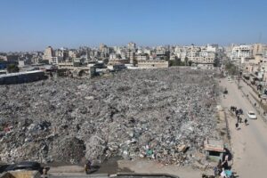 فاجعه زیست‌محیطی در غزه و انباشت حجم عظیمی از زباله+ تصاویر