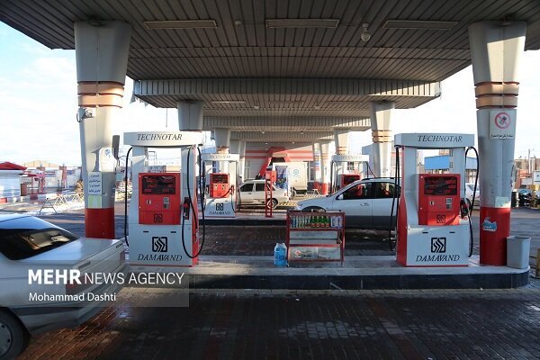 سوختگیری روان خودروها در بیرجند