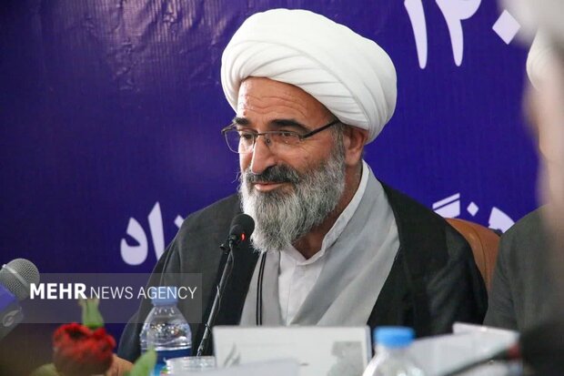 درخواست نماینده ولی فقیه در سمنان برای تأمین منابع مالی کتاب‌های مدارس