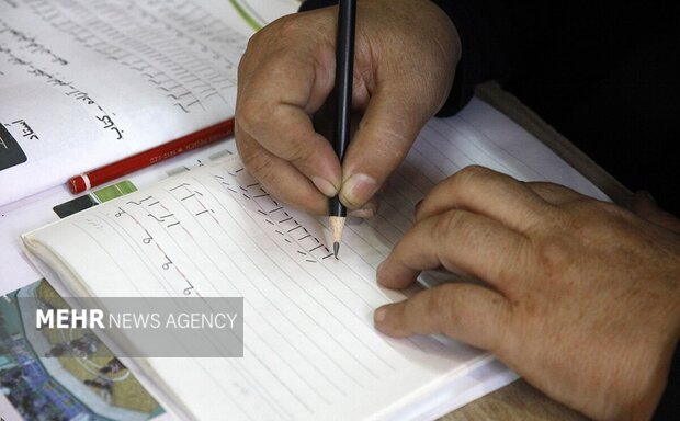 برنامه‌های هفته سوادآموزی ۱۴۰۴ در کردستان کلید خورد