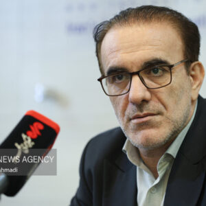 تأخیر پرداخت مطالبات حوزه سلامت، پرداختی از جیب مردم را بیشتر می‌کند