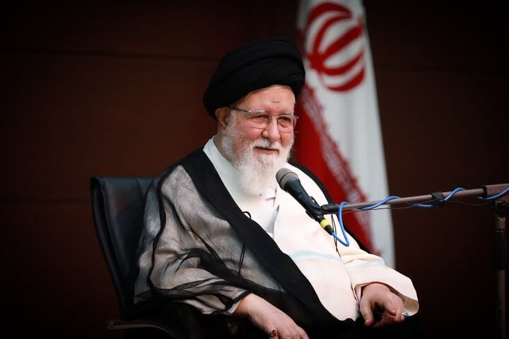 علم الهدی:کافه نشینی و قلیان بستر پنهان گسترش اعتیاد جوانان است