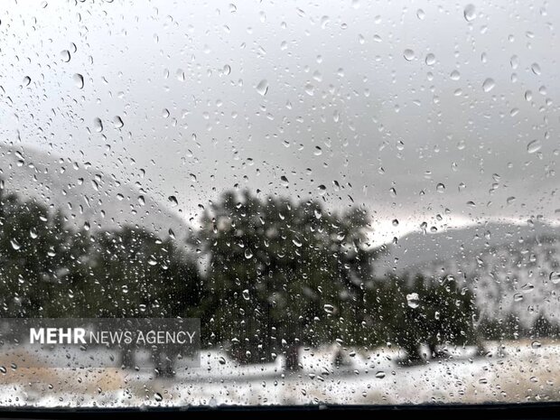 بارش برف پاییزی در برخی از مناطق کوهستانی کاشان