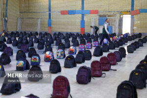 باران مهربانی در کردستان؛ توزیع ۲۵ هزار بسته لوازم‌التحریر