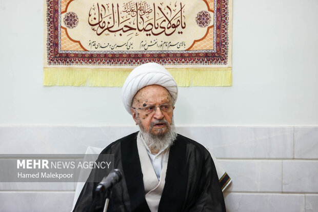 آیت‌الله مکارم شیرازی: حق‌الوکاله‌های غیرمتعارف خلاف انصاف و شرع است