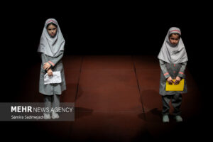 آشنایی مردم با دوره نوجوانی ضروری است؛ انتقاد از کیفیت سالن اجرا