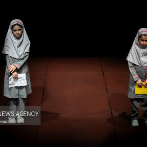 آشنایی مردم با دوره نوجوانی ضروری است؛ انتقاد از کیفیت سالن اجرا