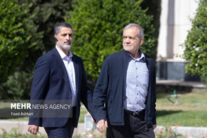 واکنش پزشکیان به سوالات اقتصادی خبرنگاران