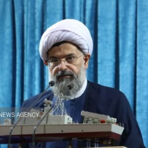 امام جمعه دشتی: مسئولان در زمینه تعرفه صادرات گوجه فرنگی تجدیدنظر کنند