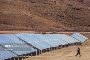 بیش از ۳ هزار نفر در فارس از طریق نیروگاه‌های خورشیدی اشتغال دارند