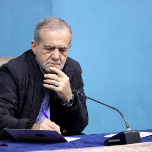 رئیس‌جمهور: با چاپ پول و وعده‌های بی‌پشتوانه تورم درست نمی‌کنیم