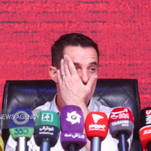 سرمربی پرسولیس: لیگ ایران فیزیکی است؛لیست خروج زمستانی نداریم